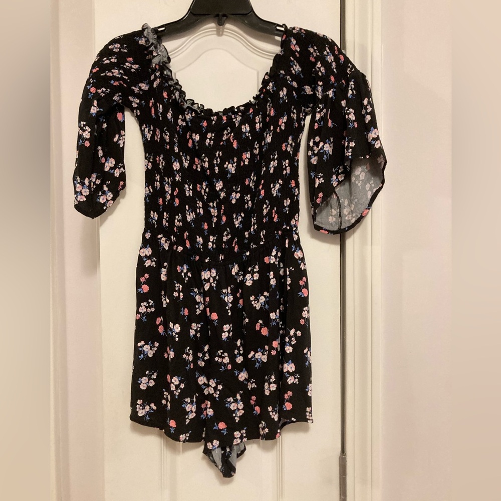 Hollister Floral Romper, Off the Shoulder, size Large